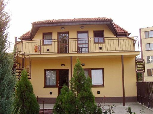 Hotel Dom Studia Petra à Štúrovo Extérieur photo