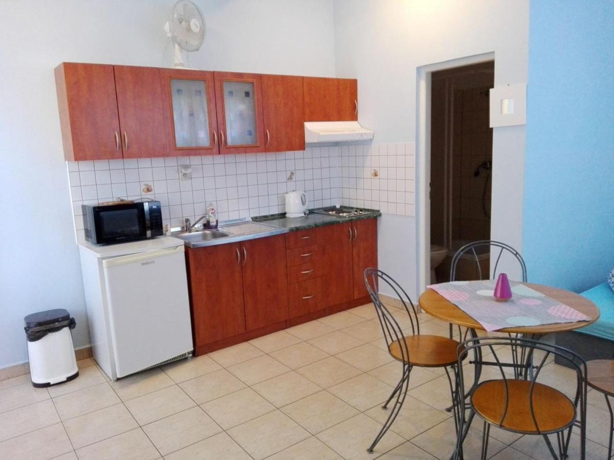 Hotel Dom Studia Petra à Štúrovo Extérieur photo