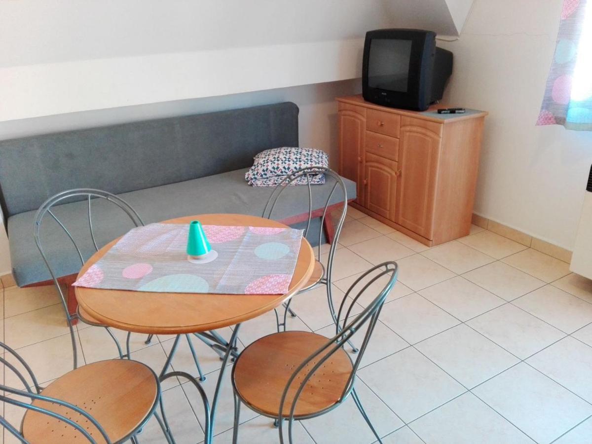 Hotel Dom Studia Petra à Štúrovo Extérieur photo