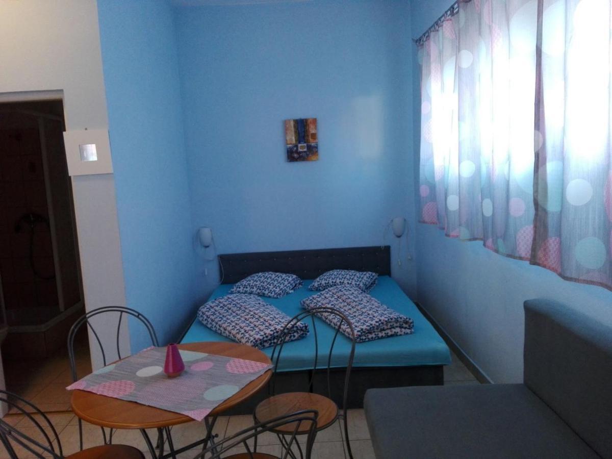 Hotel Dom Studia Petra à Štúrovo Extérieur photo
